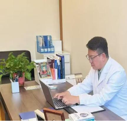 辽宁“最美云顶网上赌场
”| 以初心护健康 用担当写芳华——记北部战区总医院原心外ICU主任韩宏光